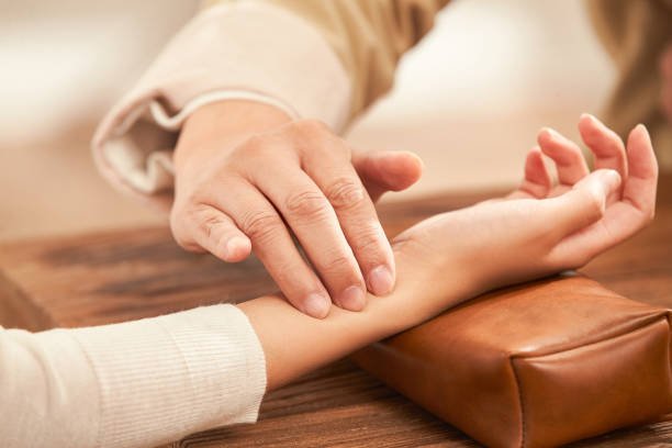 chinese_medicine_acupuncture_hand